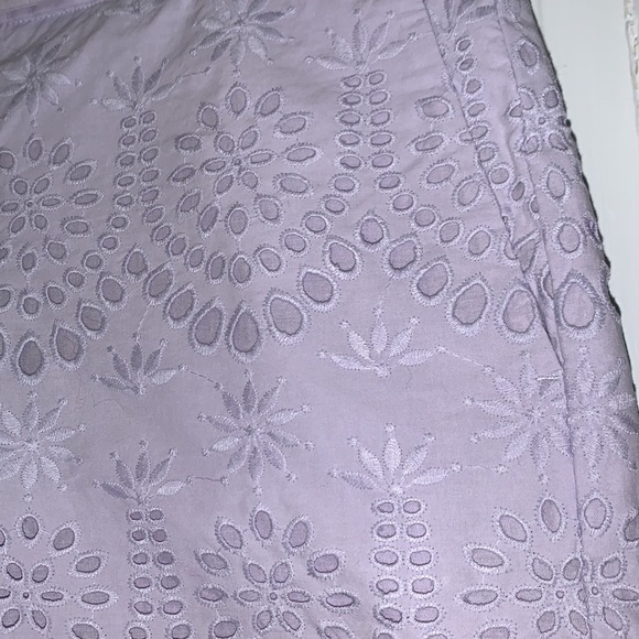 ANN TAYLOR DEVIN CITY SHORTS IN LAVENDER EYELET - Picture 3 of 7
